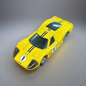 Hot Wheels ‘67 Ford GT40 Mk.IV 1:64 HW ‘21 Race Day Yellow